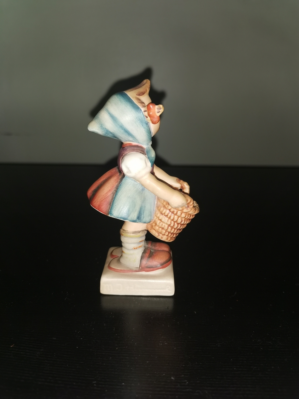Geobel Hummel Figurine Little Helper #73 TMK-3, 4.5" Tall, W-Germany - Picture 2 of 7